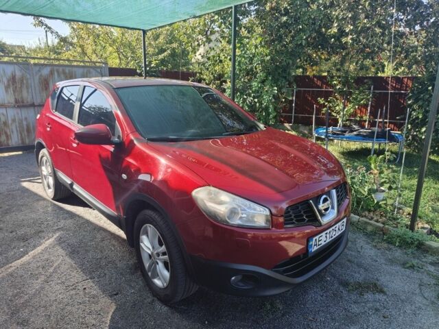 Красный Ниссан Кашкай, объемом двигателя 1.5 л и пробегом 330 тыс. км за 9500 $, фото 1 на Automoto.ua