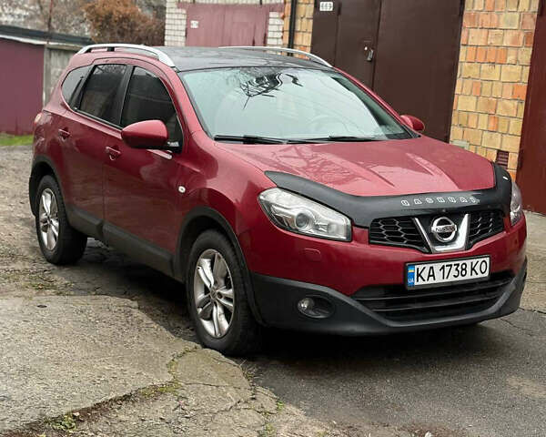 Красный Ниссан Кашкай, объемом двигателя 2 л и пробегом 162 тыс. км за 6400 $, фото 1 на Automoto.ua