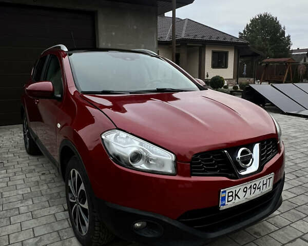 Красный Ниссан Кашкай, объемом двигателя 2 л и пробегом 210 тыс. км за 10300 $, фото 1 на Automoto.ua