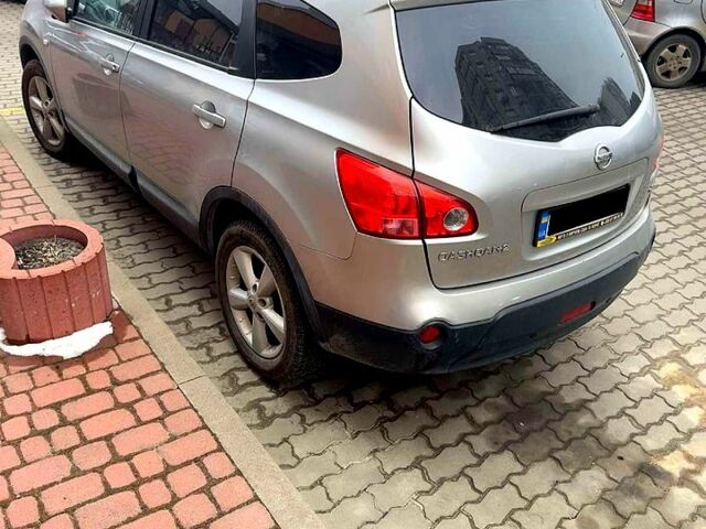 Серый Ниссан Кашкай, объемом двигателя 1.5 л и пробегом 180 тыс. км за 8800 $, фото 1 на Automoto.ua