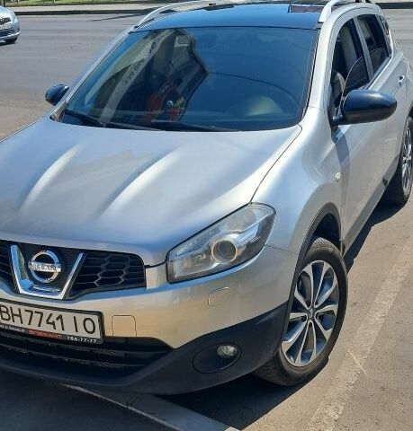 Серый Ниссан Кашкай, объемом двигателя 2 л и пробегом 156 тыс. км за 10700 $, фото 1 на Automoto.ua