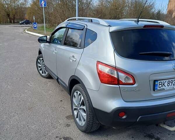 Серый Ниссан Кашкай, объемом двигателя 1.5 л и пробегом 270 тыс. км за 9600 $, фото 1 на Automoto.ua