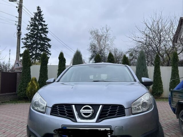 Серый Ниссан Кашкай, объемом двигателя 2 л и пробегом 298 тыс. км за 10000 $, фото 1 на Automoto.ua