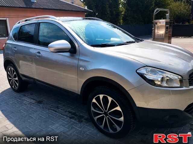 Серый Ниссан Кашкай, объемом двигателя 1.5 л и пробегом 215 тыс. км за 10500 $, фото 1 на Automoto.ua