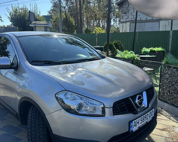 Серый Ниссан Кашкай, объемом двигателя 1.5 л и пробегом 270 тыс. км за 8900 $, фото 1 на Automoto.ua