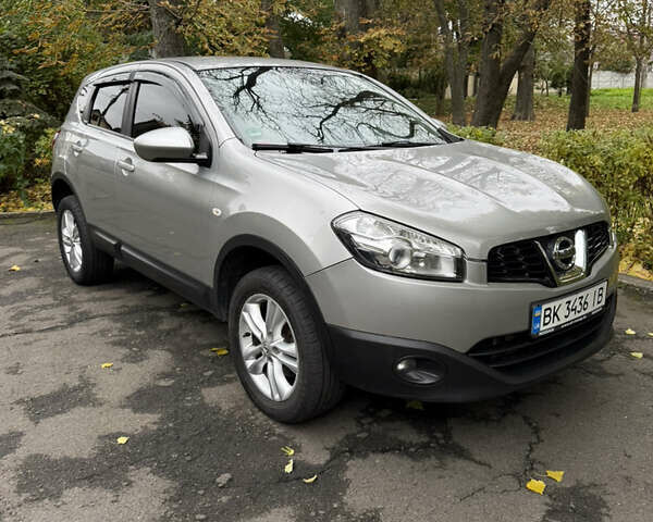 Серый Ниссан Кашкай, объемом двигателя 1.6 л и пробегом 226 тыс. км за 11000 $, фото 1 на Automoto.ua