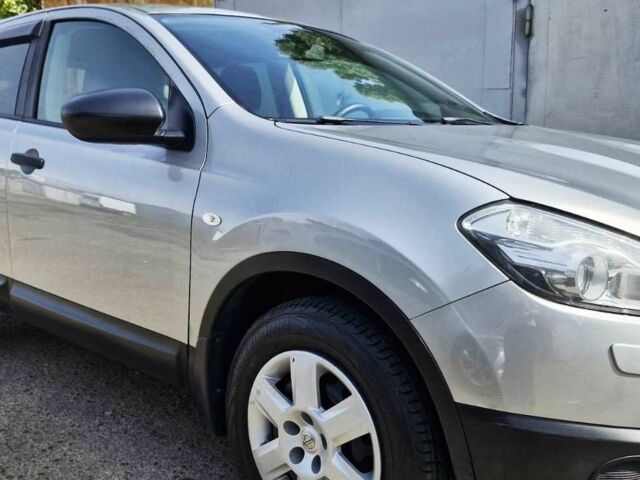 Серый Ниссан Кашкай, объемом двигателя 1.6 л и пробегом 82 тыс. км за 10300 $, фото 1 на Automoto.ua