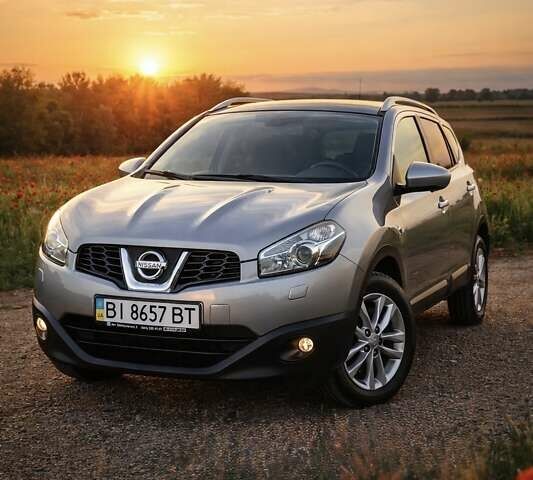 Сірий Ніссан Кашкай, об'ємом двигуна 2 л та пробігом 335 тис. км за 10800 $, фото 1 на Automoto.ua