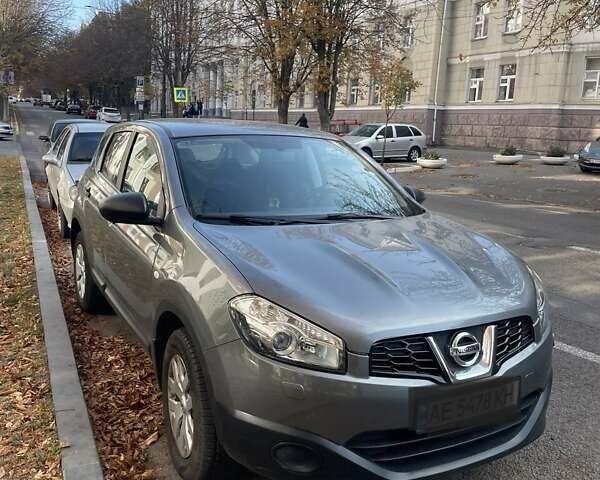 Серый Ниссан Кашкай, объемом двигателя 1.6 л и пробегом 50 тыс. км за 11000 $, фото 1 на Automoto.ua