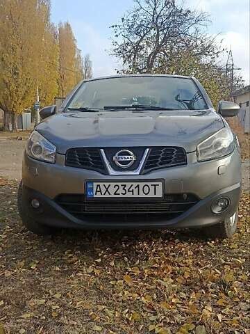 Серый Ниссан Кашкай, объемом двигателя 1.6 л и пробегом 225 тыс. км за 10000 $, фото 1 на Automoto.ua