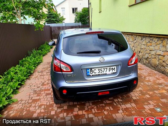 Серый Ниссан Кашкай, объемом двигателя 1.6 л и пробегом 158 тыс. км за 10000 $, фото 1 на Automoto.ua