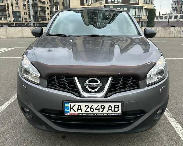Серый Ниссан Кашкай, объемом двигателя 1.6 л и пробегом 234 тыс. км за 11400 $, фото 1 на Automoto.ua