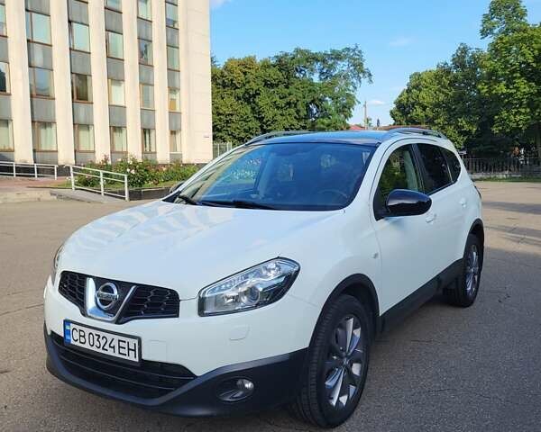 Белый Ниссан Кашкай 2, объемом двигателя 2 л и пробегом 194 тыс. км за 13300 $, фото 1 на Automoto.ua
