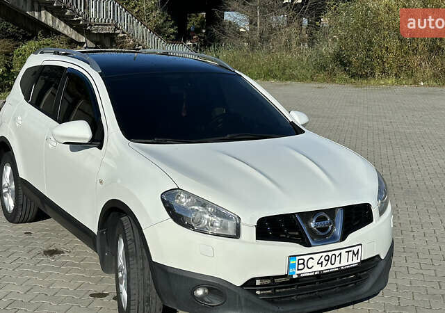 Білий Ніссан Кашкай 2, об'ємом двигуна 2 л та пробігом 215 тис. км за 12000 $, фото 1 на Automoto.ua
