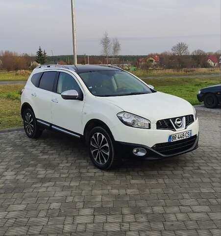 Белый Ниссан Кашкай 2, объемом двигателя 2 л и пробегом 268 тыс. км за 9950 $, фото 1 на Automoto.ua