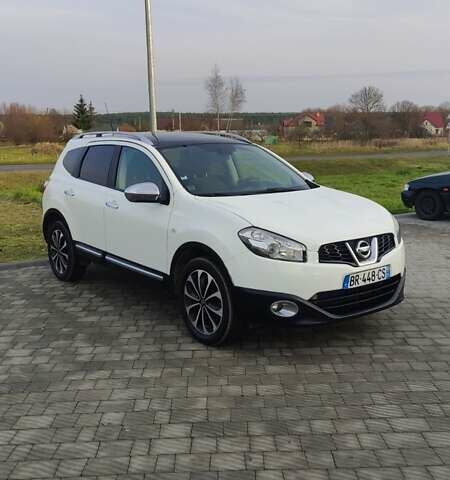 Белый Ниссан Кашкай 2, объемом двигателя 2 л и пробегом 268 тыс. км за 9600 $, фото 1 на Automoto.ua