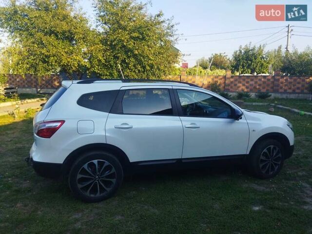 Белый Ниссан Кашкай 2, объемом двигателя 1.5 л и пробегом 303 тыс. км за 11800 $, фото 1 на Automoto.ua