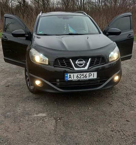 Черный Ниссан Кашкай 2, объемом двигателя 2 л и пробегом 300 тыс. км за 12400 $, фото 1 на Automoto.ua