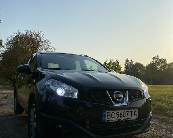 Фиолетовый Ниссан Кашкай 2, объемом двигателя 2 л и пробегом 260 тыс. км за 12650 $, фото 1 на Automoto.ua