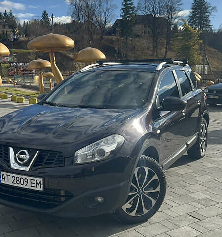 Красный Ниссан Кашкай 2, объемом двигателя 2 л и пробегом 286 тыс. км за 10800 $, фото 1 на Automoto.ua