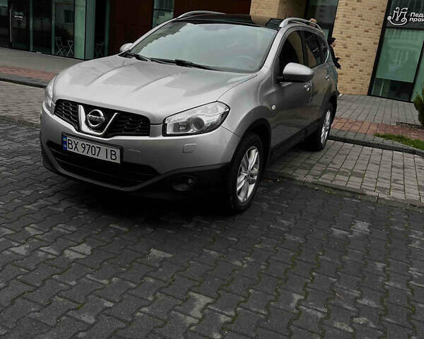 Серый Ниссан Кашкай 2, объемом двигателя 2 л и пробегом 218 тыс. км за 9800 $, фото 1 на Automoto.ua