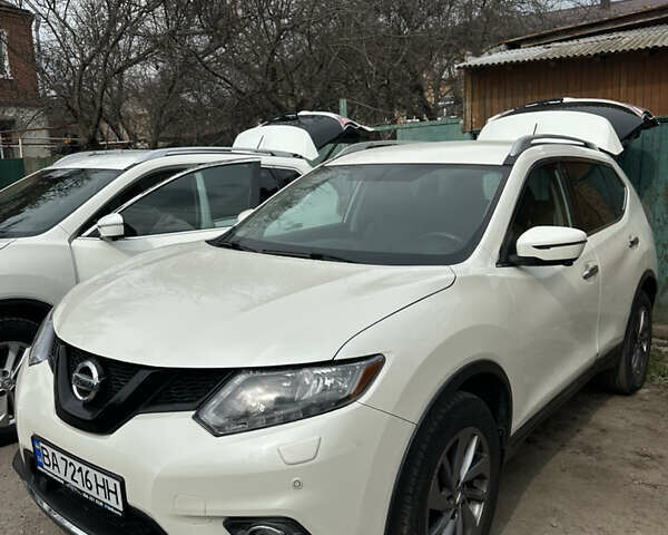 Белый Ниссан Rogue, объемом двигателя 2.49 л и пробегом 185 тыс. км за 12999 $, фото 1 на Automoto.ua