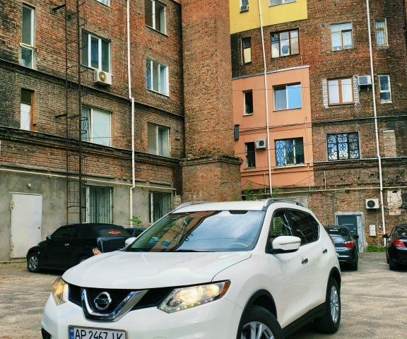 Белый Ниссан Rogue, объемом двигателя 2.5 л и пробегом 136 тыс. км за 13300 $, фото 1 на Automoto.ua