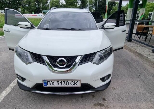 Белый Ниссан Rogue, объемом двигателя 2.5 л и пробегом 130 тыс. км за 12999 $, фото 1 на Automoto.ua