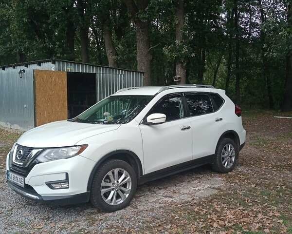 Белый Ниссан Rogue, объемом двигателя 2.5 л и пробегом 115 тыс. км за 15255 $, фото 1 на Automoto.ua