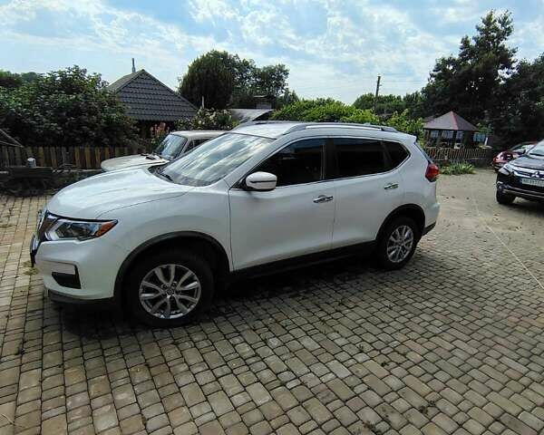 Белый Ниссан Rogue, объемом двигателя 2.5 л и пробегом 120 тыс. км за 17500 $, фото 1 на Automoto.ua