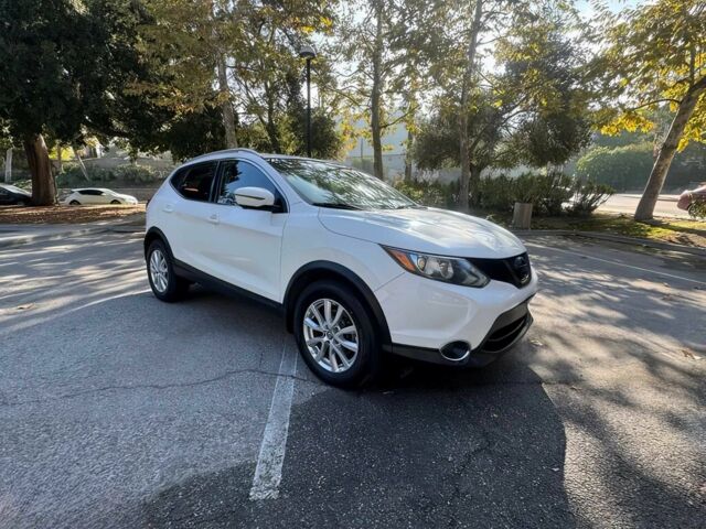 Белый Ниссан Rogue, объемом двигателя 2 л и пробегом 69 тыс. км за 6500 $, фото 1 на Automoto.ua