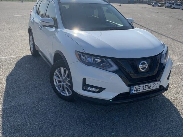 Белый Ниссан Rogue, объемом двигателя 2.5 л и пробегом 105 тыс. км за 15000 $, фото 1 на Automoto.ua