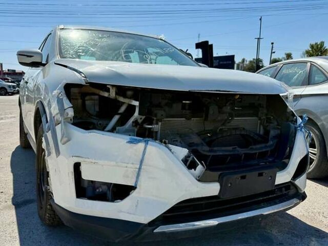 Белый Ниссан Rogue, объемом двигателя 2.49 л и пробегом 85 тыс. км за 7000 $, фото 1 на Automoto.ua