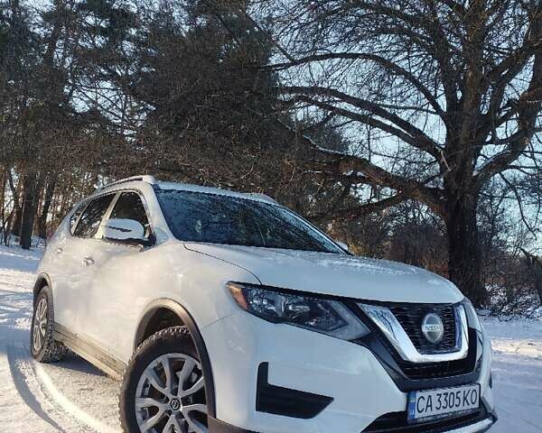 Белый Ниссан Rogue, объемом двигателя 2.5 л и пробегом 139 тыс. км за 12700 $, фото 1 на Automoto.ua