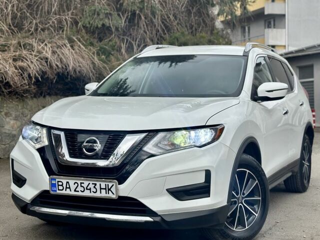 Белый Ниссан Rogue, объемом двигателя 2.5 л и пробегом 151 тыс. км за 14300 $, фото 1 на Automoto.ua