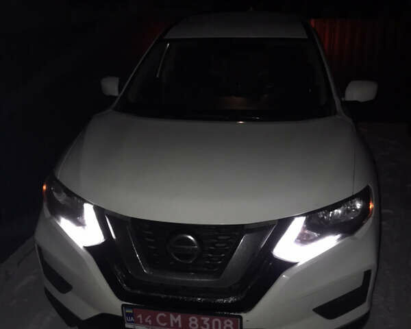 Белый Ниссан Rogue, объемом двигателя 2.5 л и пробегом 185 тыс. км за 12500 $, фото 1 на Automoto.ua