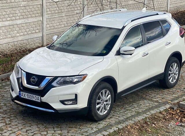 Белый Ниссан Rogue, объемом двигателя 2.5 л и пробегом 107 тыс. км за 15000 $, фото 1 на Automoto.ua