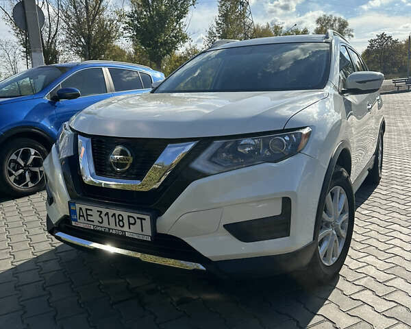 Белый Ниссан Rogue, объемом двигателя 2.49 л и пробегом 73 тыс. км за 18400 $, фото 1 на Automoto.ua