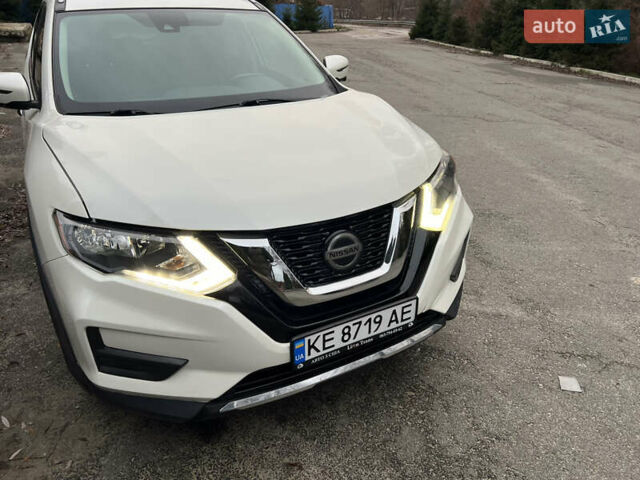 Белый Ниссан Rogue, объемом двигателя 2.49 л и пробегом 165 тыс. км за 14500 $, фото 1 на Automoto.ua