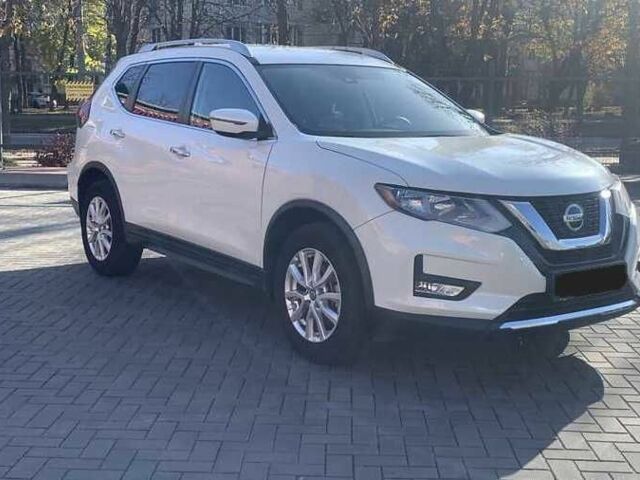 Белый Ниссан Rogue, объемом двигателя 2.5 л и пробегом 63 тыс. км за 12800 $, фото 1 на Automoto.ua