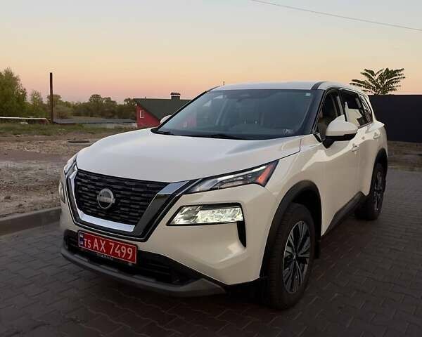 Белый Ниссан Rogue, объемом двигателя 2.5 л и пробегом 70 тыс. км за 22999 $, фото 1 на Automoto.ua