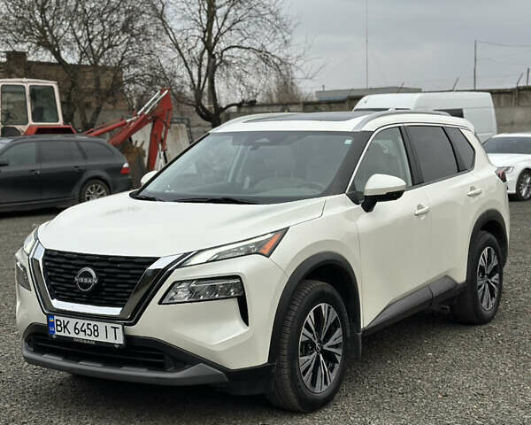 Белый Ниссан Rogue, объемом двигателя 1.5 л и пробегом 56 тыс. км за 23500 $, фото 1 на Automoto.ua