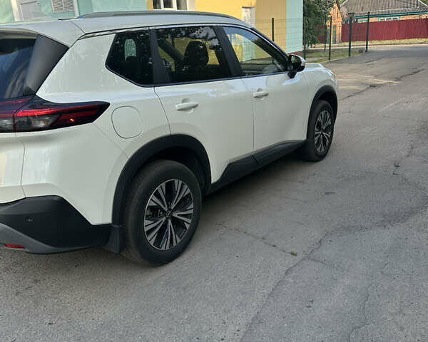 Белый Ниссан Rogue, объемом двигателя 1.5 л и пробегом 8 тыс. км за 27500 $, фото 1 на Automoto.ua