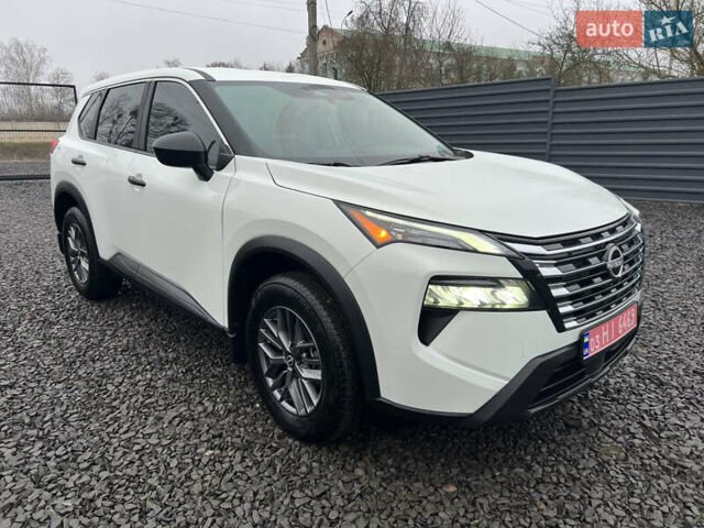 Белый Ниссан Rogue, объемом двигателя 1.5 л и пробегом 22 тыс. км за 25000 $, фото 1 на Automoto.ua
