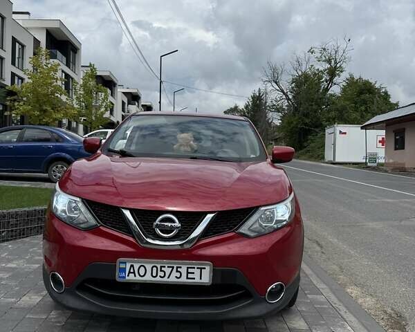 Красный Ниссан Rogue, объемом двигателя 2 л и пробегом 150 тыс. км за 12700 $, фото 1 на Automoto.ua