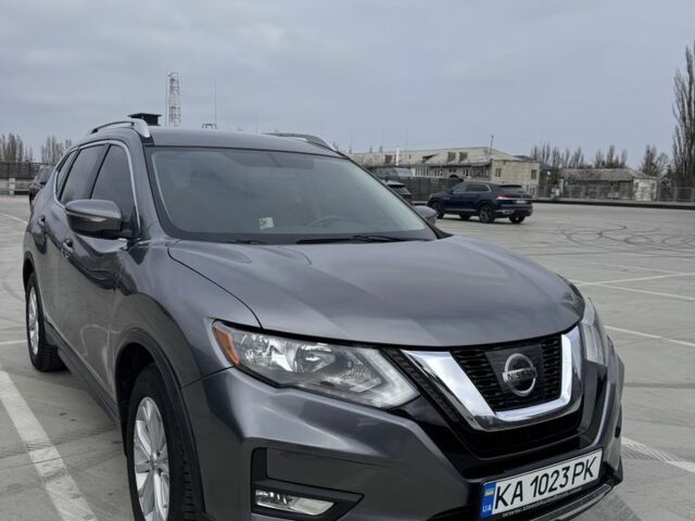 Серый Ниссан Rogue, объемом двигателя 2.5 л и пробегом 158 тыс. км за 12600 $, фото 1 на Automoto.ua