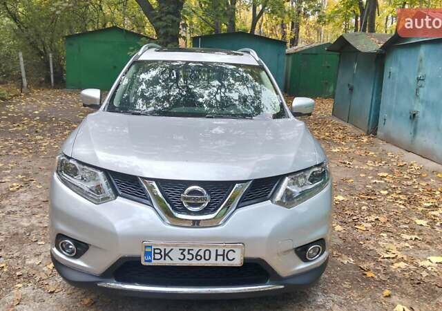 Серый Ниссан Rogue, объемом двигателя 2.5 л и пробегом 137 тыс. км за 12800 $, фото 1 на Automoto.ua