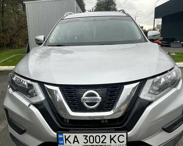 Серый Ниссан Rogue, объемом двигателя 2.5 л и пробегом 215 тыс. км за 15000 $, фото 1 на Automoto.ua