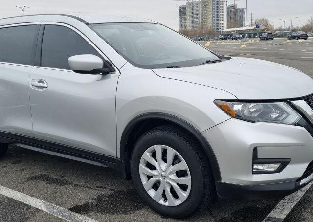 Серый Ниссан Rogue, объемом двигателя 2.5 л и пробегом 120 тыс. км за 15600 $, фото 1 на Automoto.ua