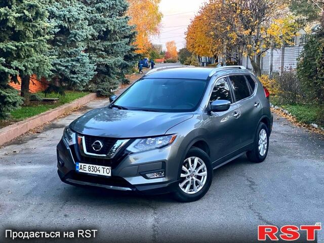 Серый Ниссан Rogue, объемом двигателя 2.5 л и пробегом 165 тыс. км за 13500 $, фото 1 на Automoto.ua